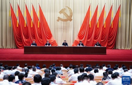 習(xí)近平：信念堅(jiān)定對(duì)黨忠誠(chéng)實(shí)事求是擔(dān)當(dāng)作為 努力成為可堪大用能擔(dān)重任的棟梁之才