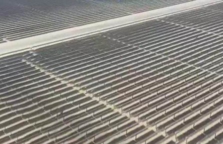 “一帶一路”新畫(huà)卷·阿聯(lián)酋：太陽(yáng)能公園助力阿聯(lián)酋綠色發(fā)展