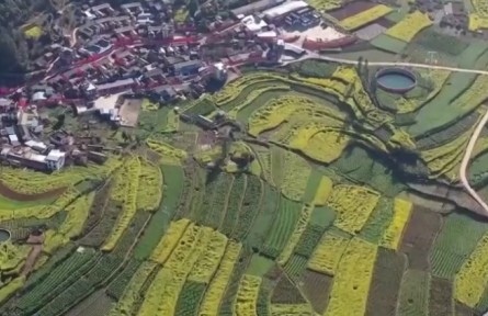 中宣部“中國(guó)這十年”系列新聞發(fā)布會(huì)舉行 中國(guó)經(jīng)濟(jì)實(shí)力邁上一個(gè)大臺(tái)階