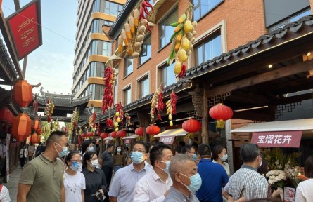 上海奉賢：優(yōu)質(zhì)農(nóng)產(chǎn)品展銷讓市民喜笑顏開、收獲滿滿