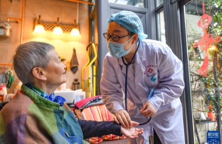 新時(shí)代新作為新篇章 · 奔向美好生活 | 托起困難群眾“穩(wěn)穩(wěn)的幸福”民生無小事 枝葉總關(guān)情