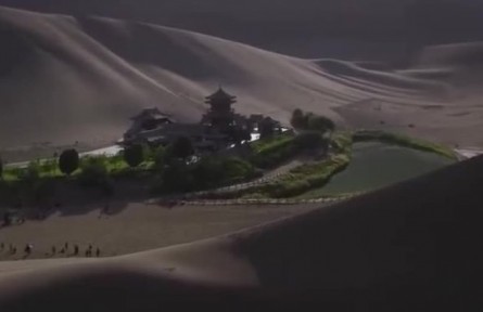 甘肅敦煌：月牙泉為何從未被流沙掩埋？