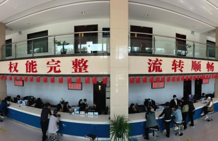 在農(nóng)村產(chǎn)權流轉(zhuǎn)交易中心聆聽改革脈動