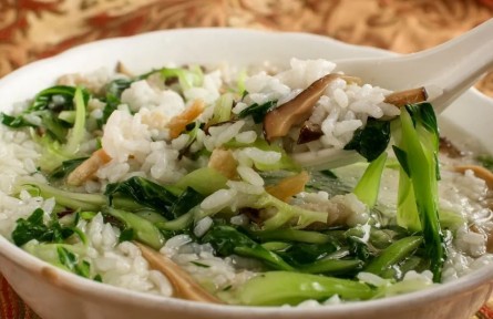 辟謠 | 長(zhǎng)期吃湯泡飯，養(yǎng)胃還是傷胃？
