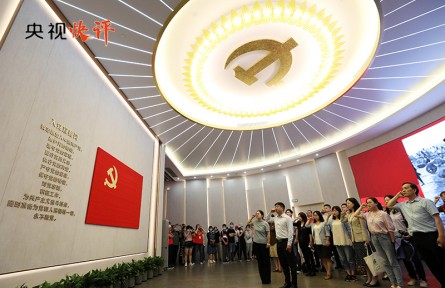 央視快評(píng)：以學(xué)增智，從黨的科學(xué)理論中悟規(guī)律、明方向、學(xué)方法、增智慧