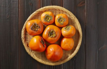 辟謠|柿子不能和魚(yú)、蝦、牛奶等同食？會(huì)得胃結(jié)石？