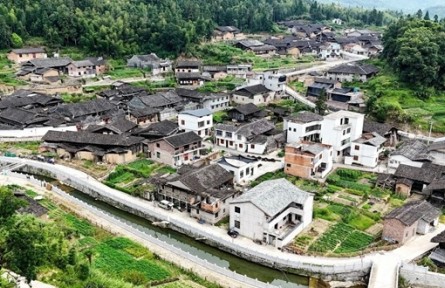 福建寧德蕉城金涵畬族鄉(xiāng)：“三領(lǐng)”實踐盤活“高山糧倉” 筑牢“幸?？可健?></a></td>
<td align=