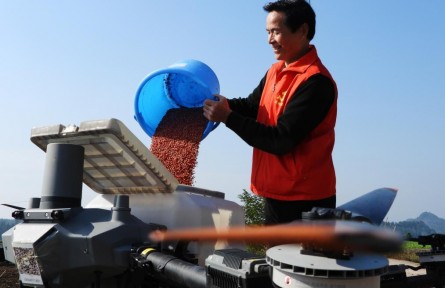 駛向丘陵山區(qū)！國產(chǎn)農(nóng)機(jī)煥新啟程